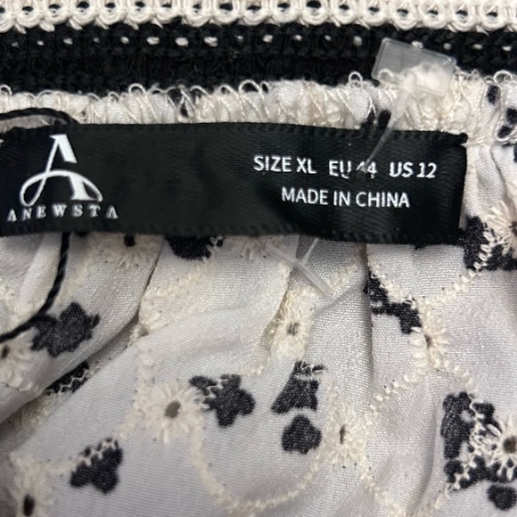 ❗️SOLD ❗️ Short Sleeve Ditsy Floral White Black Trim Shirt Size XL/12 - Picture 11 of 13